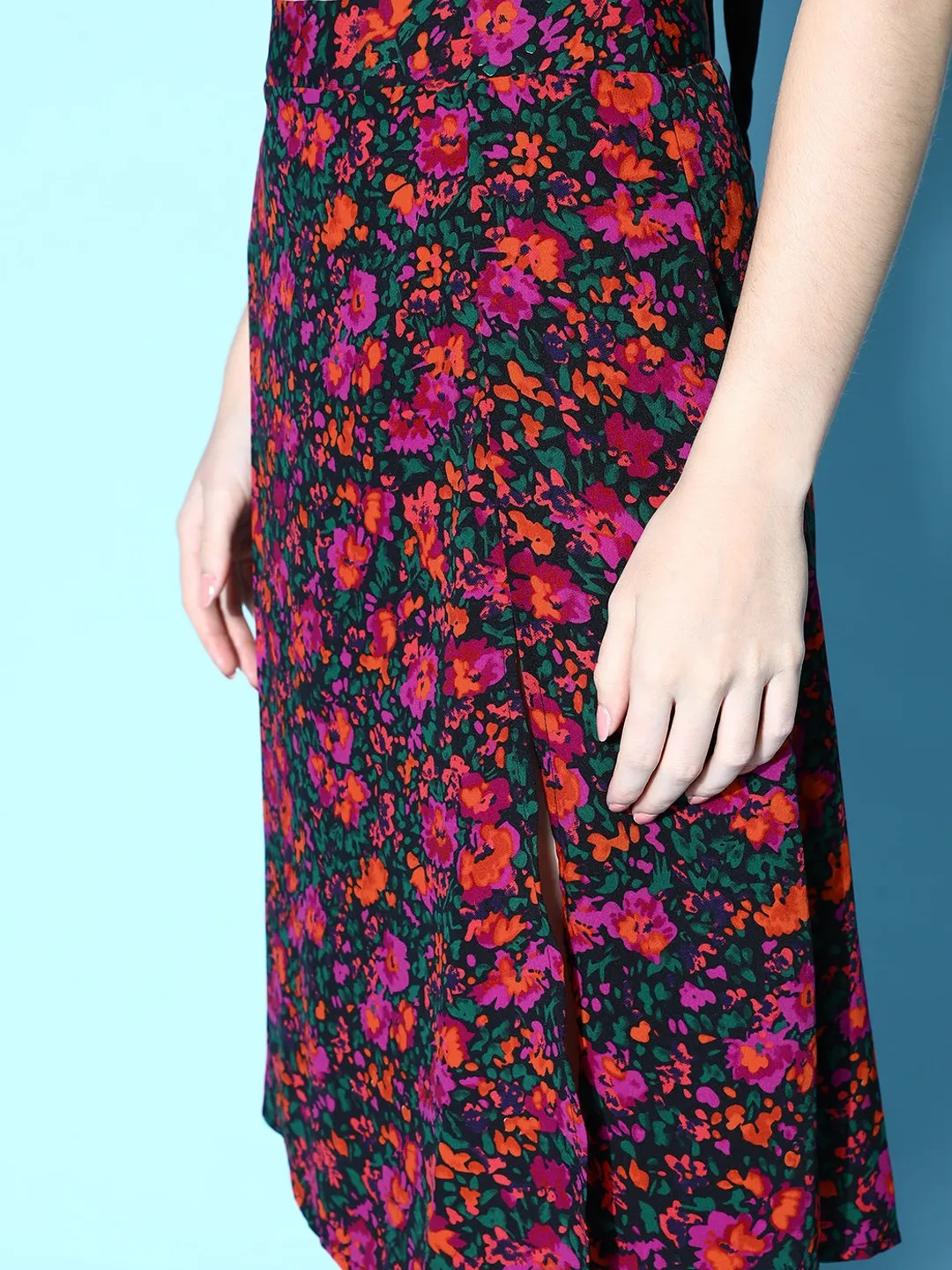 Berrylush Women Black & Pink Floral Printed Thigh-High Slit Flared A-Line Midi Skirt