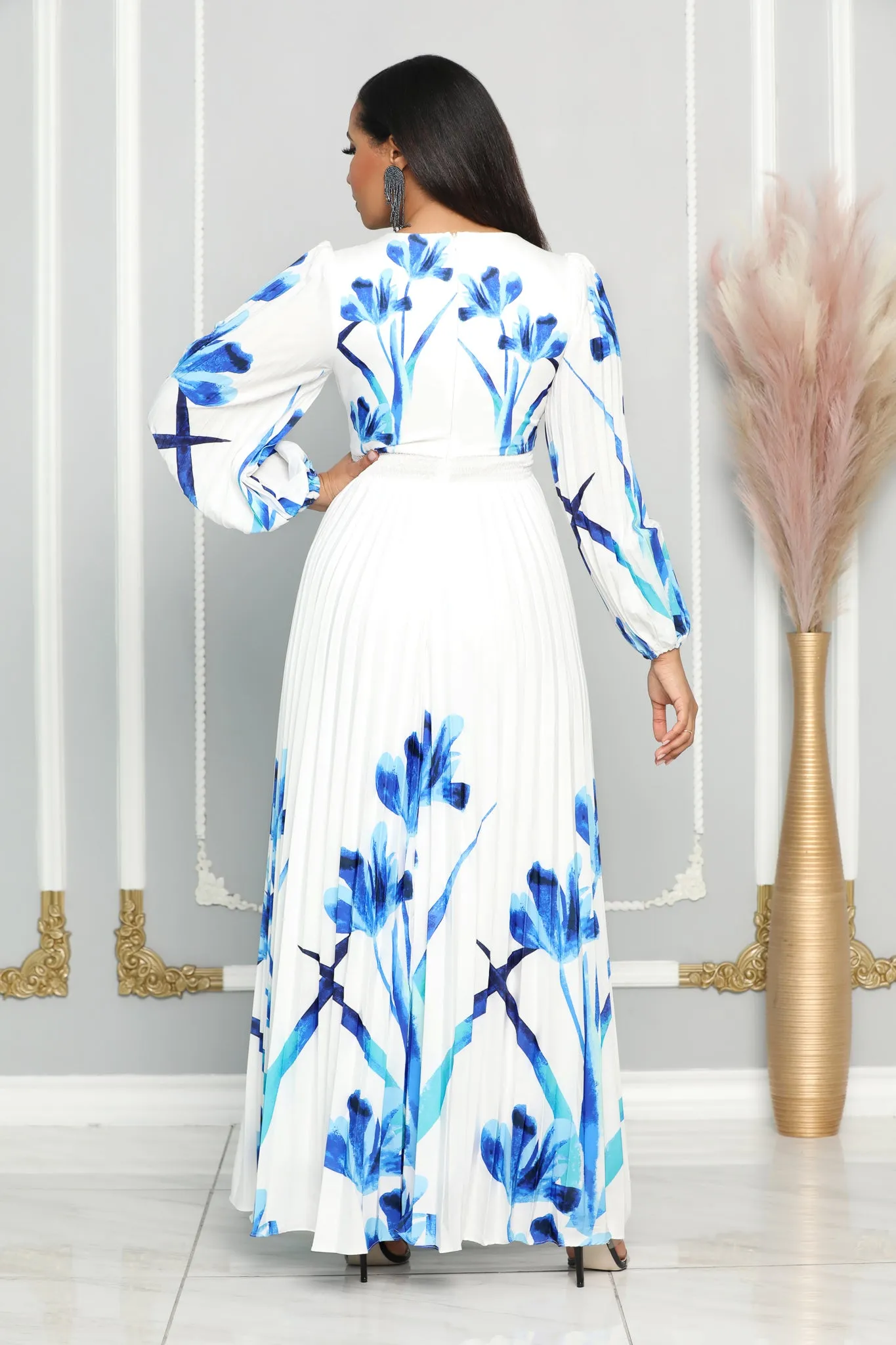 FLORAL PRINT V-NECK PLEATED MAXI DRESS (WHITE)