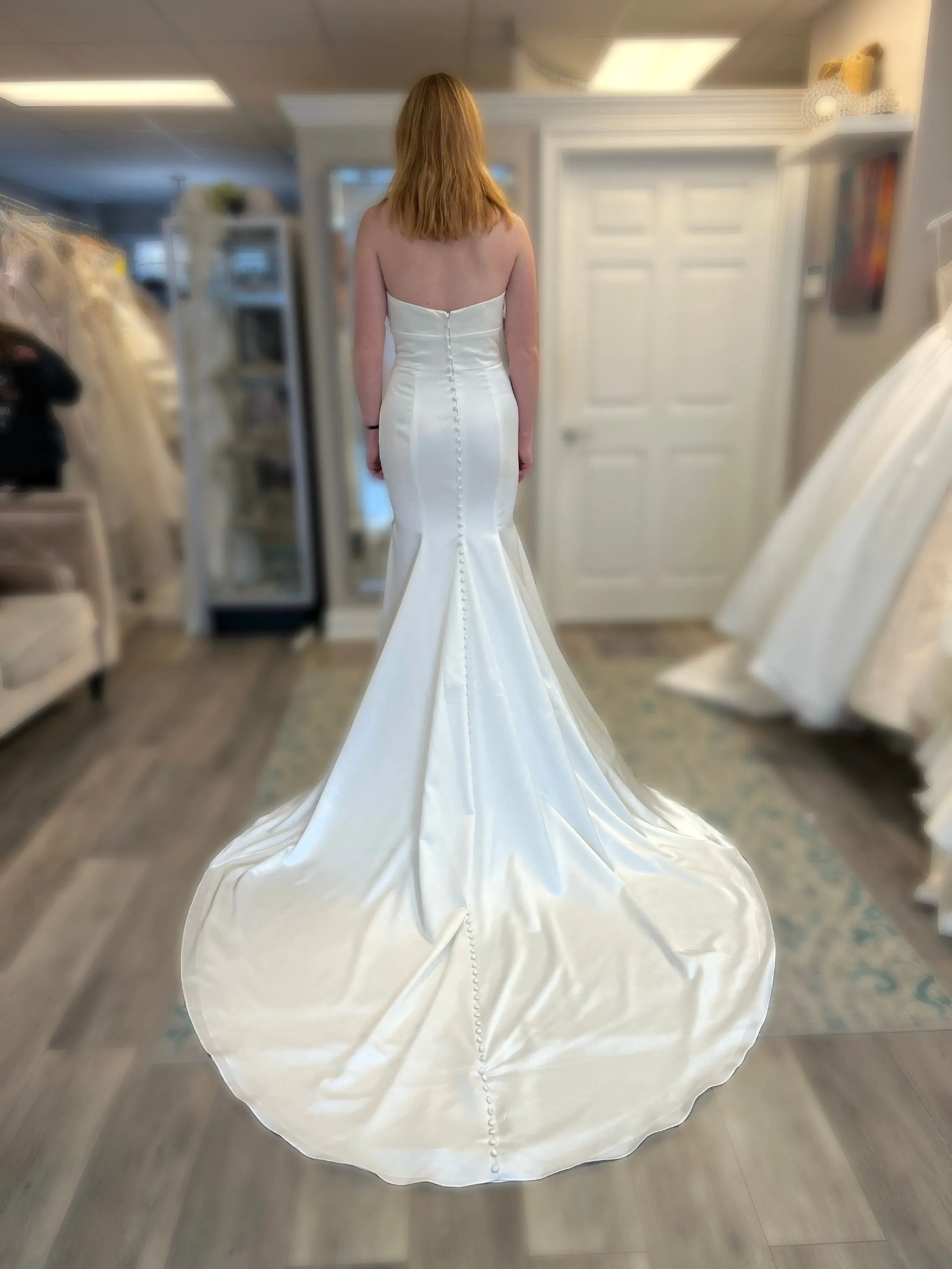 Paloma Blanca 4926 Wedding Dress Sample