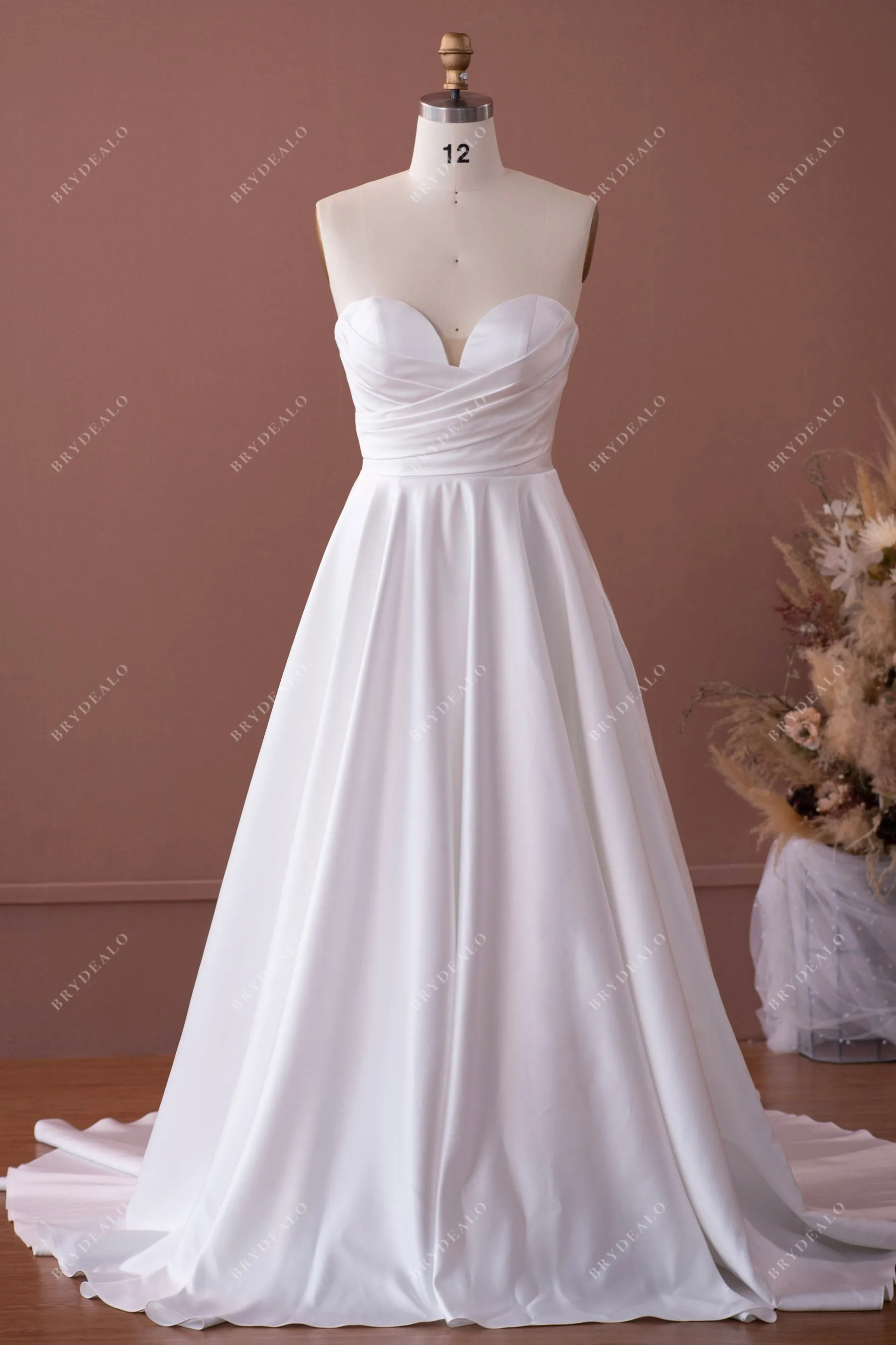 Timeless Pleated Sweetheart Neck A-line Pockets Wedding Dress