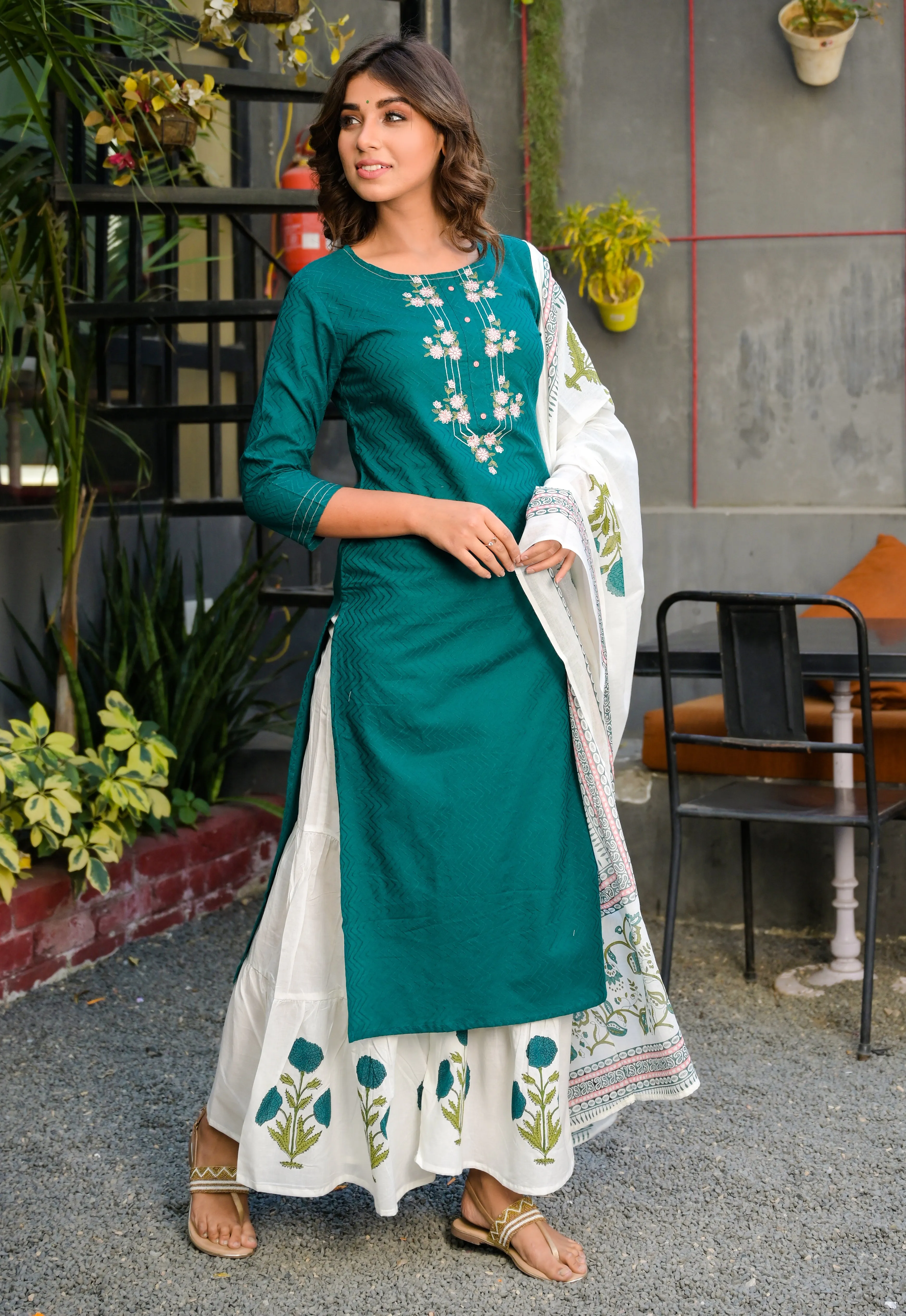 Women Teal And White Embroidered Dupatta Set