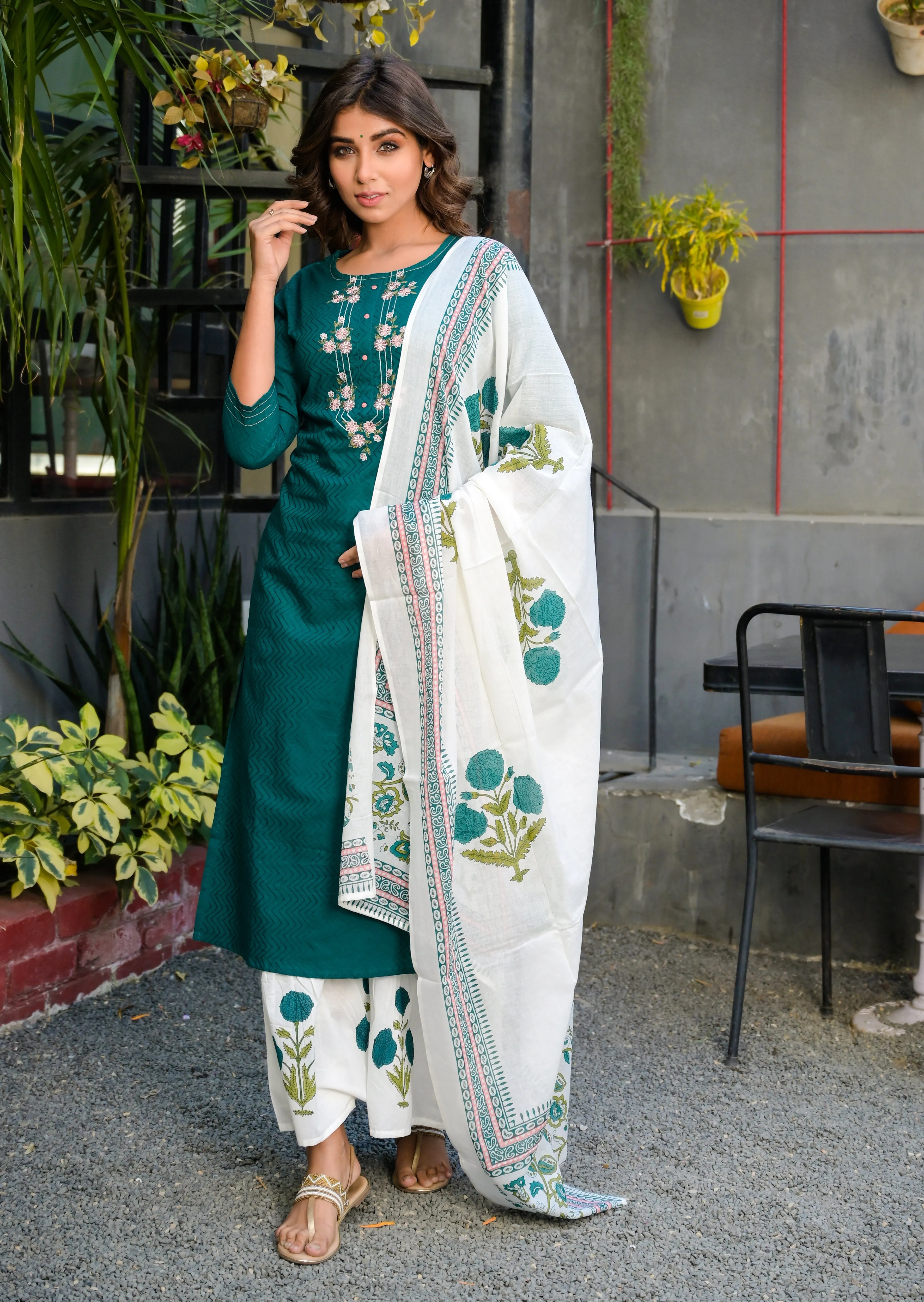 Women Teal And White Embroidered Dupatta Set